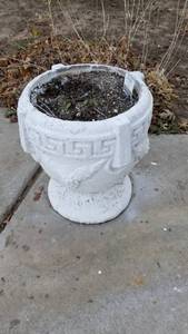 lot 4006 image: Ceramic pot 18 x 15