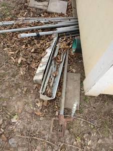lot 4102 image: Merrill Mfg. Co. water pump with various pipe