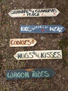lot 4103 image: Grandma and Grandpas Place yard decor