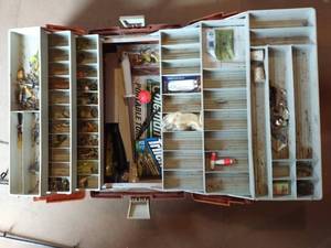 lot 4107 image: U.M.C.O. 1976 tackle box with contents