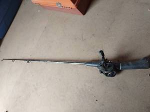 lot 4109 image: Browning medallion graphite fishing rod with Daiwa reel