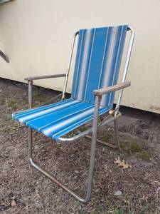 lot 4129 image: Vintage folding lawn chair