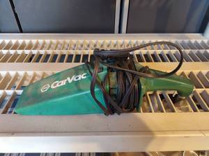 lot 4142 image: Black and Decker car vac