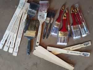 lot 4140 image: Paint stirrer sticks and paint brushes