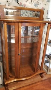 lot 1003 image: Oak curio cabinet 71 x 43 x 16