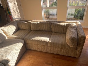 lot 1121 image: Bernhardt sectional sofa 26 x 89 x 33 loveseat 26 x 60 x 33