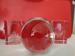 lot 1156 image: Laser engraved crystal cubes (both damaged) and glass sphere paperweight