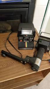 lot 1507 image: Sunpak Thyristor flash and Polaroid instant camera