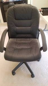 lot 1522 image: Black office chair