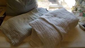 lot 1527 image: 2 blankets, white and light blue