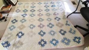 lot 1528 image: Quilt handstitched approx 6 ft x 5 ft
