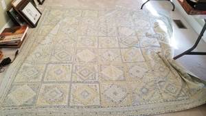 lot 1529 image: Quilt hand stitched (good condition) approx 7 ft x 7 ft