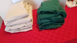 lot 1547 image: Queen flannel sheets, beige fitted and flat, green fitted flat and one pillowcase