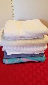 lot 1554 image: Bath towels