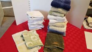 lot 1557 image: Hand towels, wash cloths and dish towels