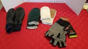 lot 1562 image: Polartec wind pro simms and mittons