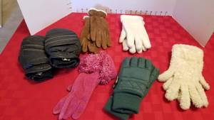 lot 1563 image: Assorted gloves