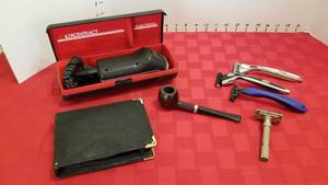 lot 1580 image: Norelco electric razor, travel kit, razors and pipe