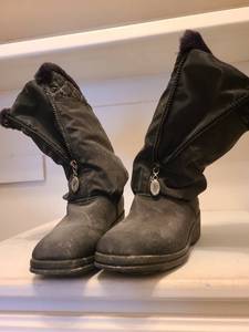 lot 1709 image: Ladies boots. Size 7.5