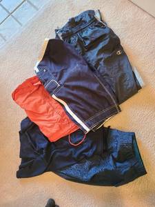 lot 1711 image: Mens swim trunks and pr.of sweats. Size med