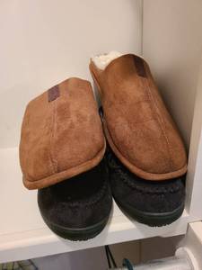 lot 1718 image: Mens house slippers. Size 11 - 12
