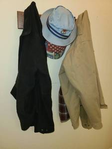 lot 1731 image: Mens work coats (size XL) and work hats