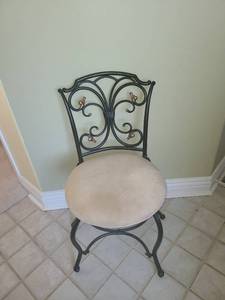 lot 1745 image: Variety chair