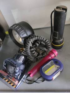 lot 3199 image: Variety of flashlights