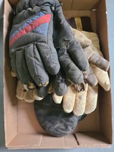 lot 3203 image: Work gloves