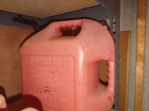 lot 4168 image: Blitz 5 gallon gas can