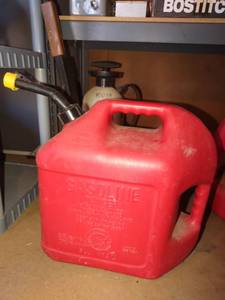 lot 4175 image: Blitz 5 gallon gas can