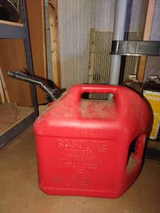 lot 4176 image: Blitz 5 gallon gas can