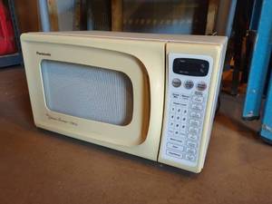 lot 4178 image: Panasonic microwave