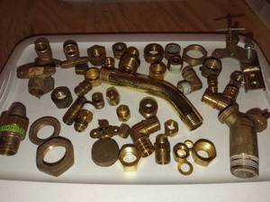 lot 4191 image: Assorted brass fittings or hardware