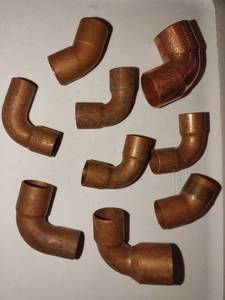 lot 4193 image: Assorted clean copper pipe elbow fittings