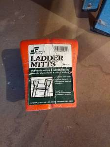 lot 4201 image: Ladder mitts new in package