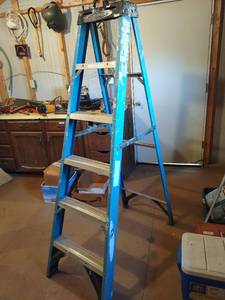 lot 4202 image: Werner step ladder 70 in