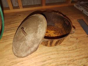 lot 4205 image: Cast iron dutch oven