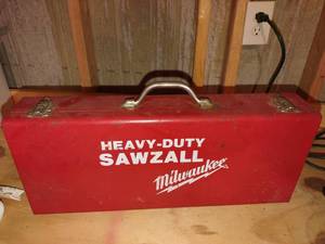 lot 4216 image: Milwaulkee sawzall with case