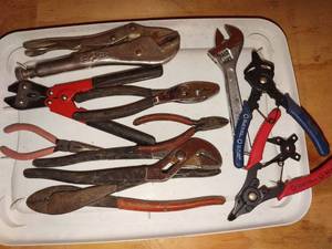 lot 4218 image: Assorted pliers