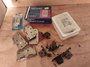 lot 4225 image: Digital keypad with assorted hinges
