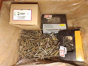 lot 4227 image: Screws