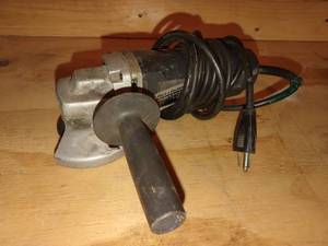 lot 4238 image: Black and Decker angle grinder