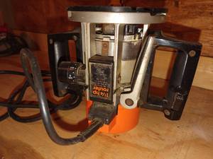 lot 4240 image: Black and Decker router