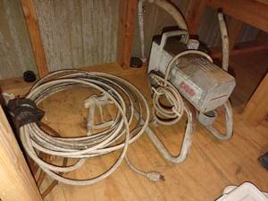 lot 4244 image: 440e airless piston pump with sprayer