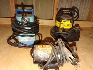 lot 4252 image: Water pumps