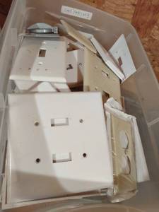 lot 4260 image: Assorted outlet covers