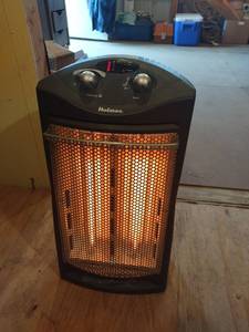 lot 4274 image: Holmes space heater