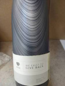 lot 1198 image: Simple modern wave 17 oz water bottle silver grain