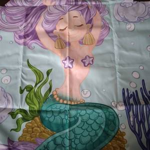lot 8572 image: HOODED BEACH TOWEL  MERMAID